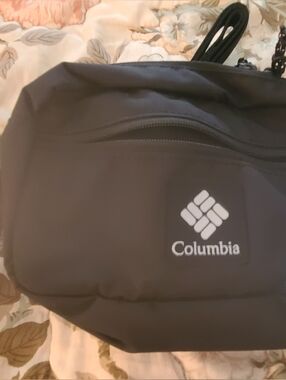 NWT Columbia Black Sling Pack - Compact Everyday Bag